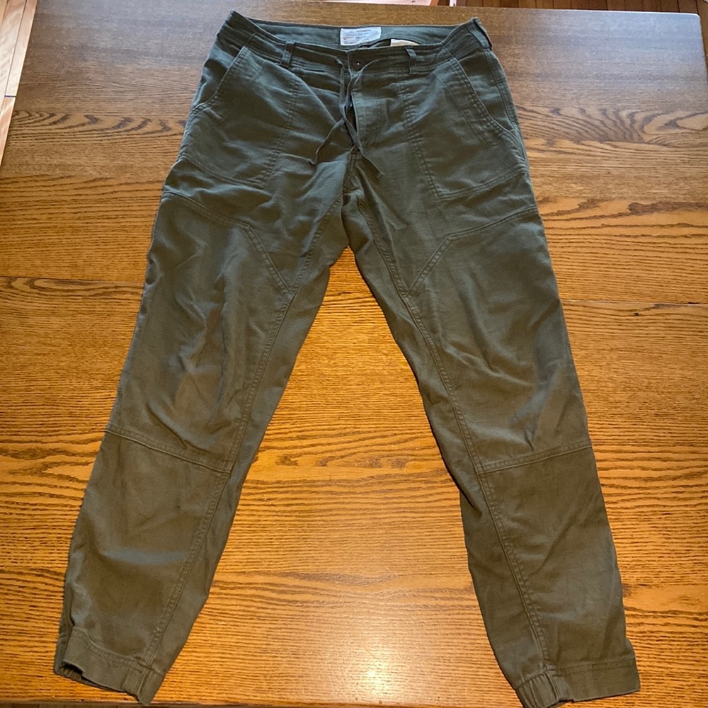 REI men’s jogger